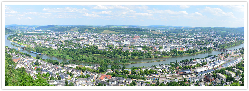 Hinweistafeln vor dem Rheinischen Landesmuseum Trier